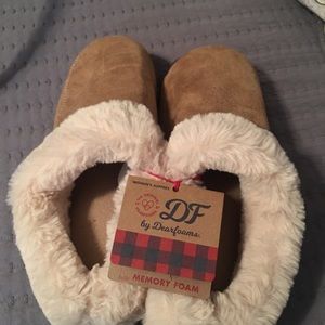 Woman’s Dearfoams Slippers